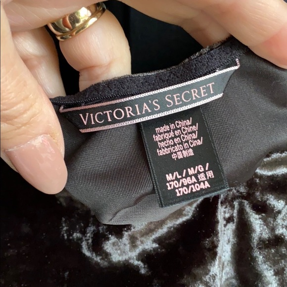 VS NWOT Scandalous velvet thong bodysuit - Picture 6 of 9